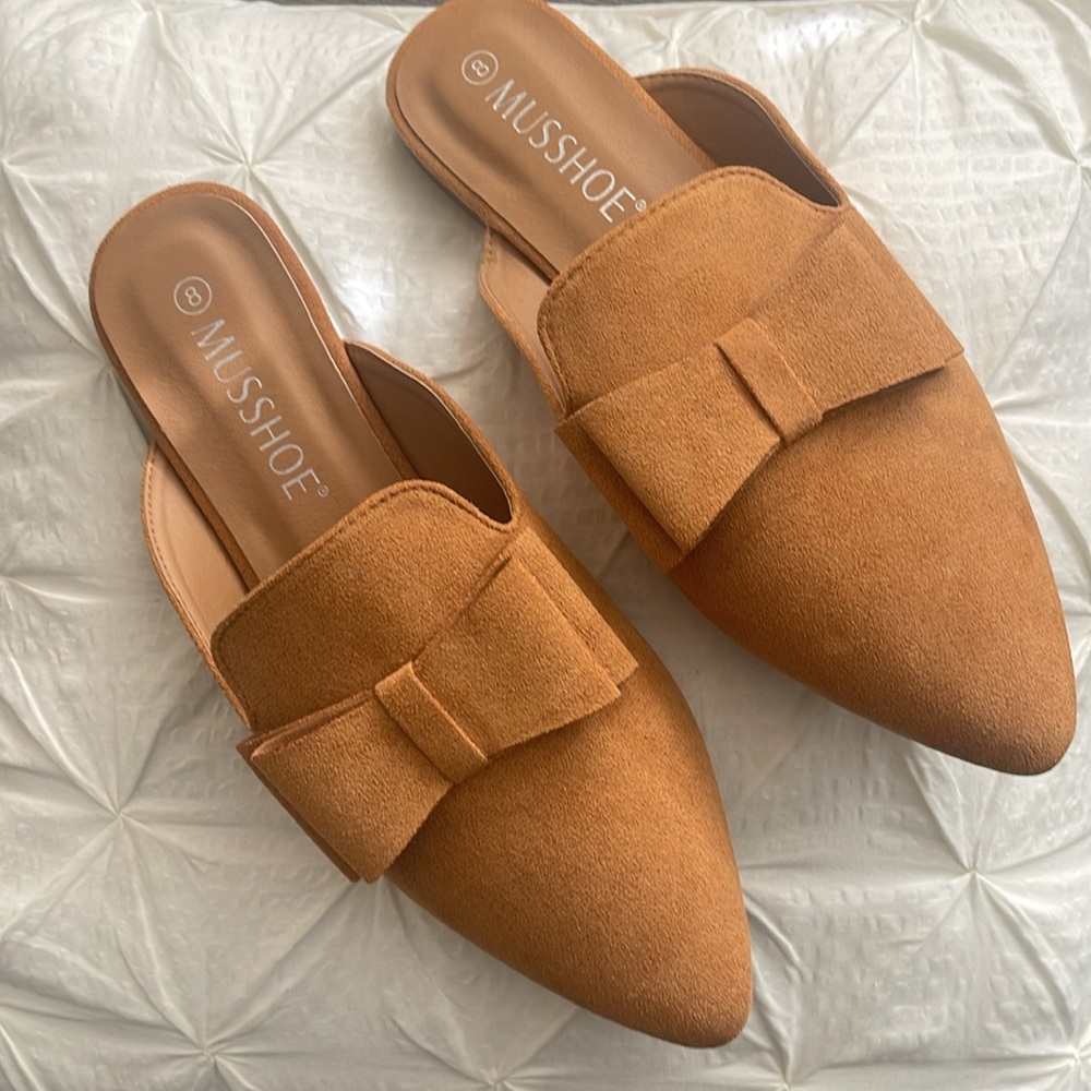MUSSHOE Tan pointed bow flats